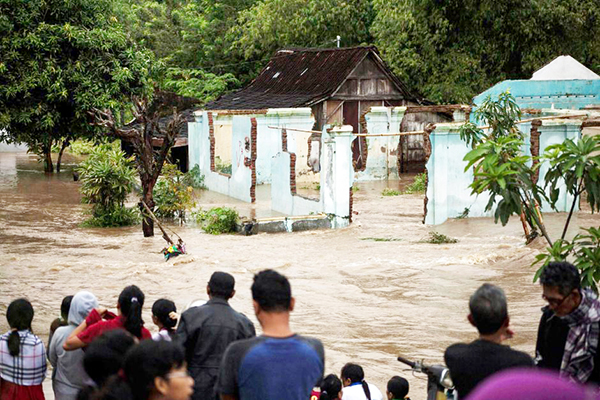 ಭಾರೀ ಮಳೆಗೆ ಇಂಡೊನೇಶ್ಯ ತತ್ತರ